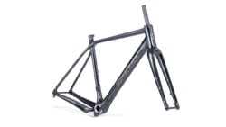 vélo gravel carbone