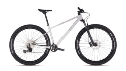 vélo VTT carbone